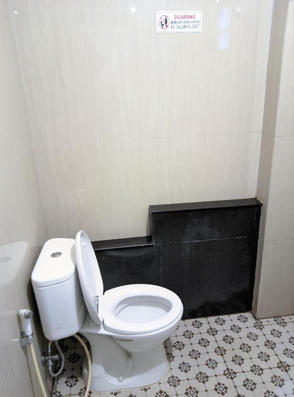 OYO 90500 Teratai Residence Medan Bagian luar foto
