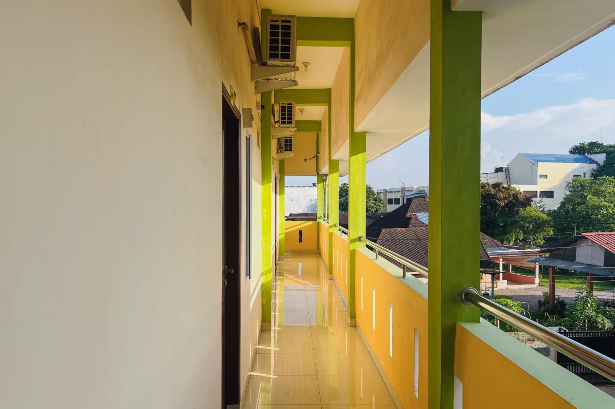 OYO 90500 Teratai Residence Medan Bagian luar foto